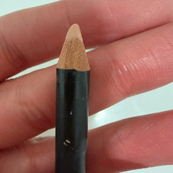 MAC Cosmetics Lip Liner in “naked” - Picture 4 of 4
